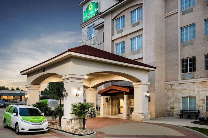 La Quinta Inn & Suites By Wyndham DFW Airport West - Euless - thumb 3