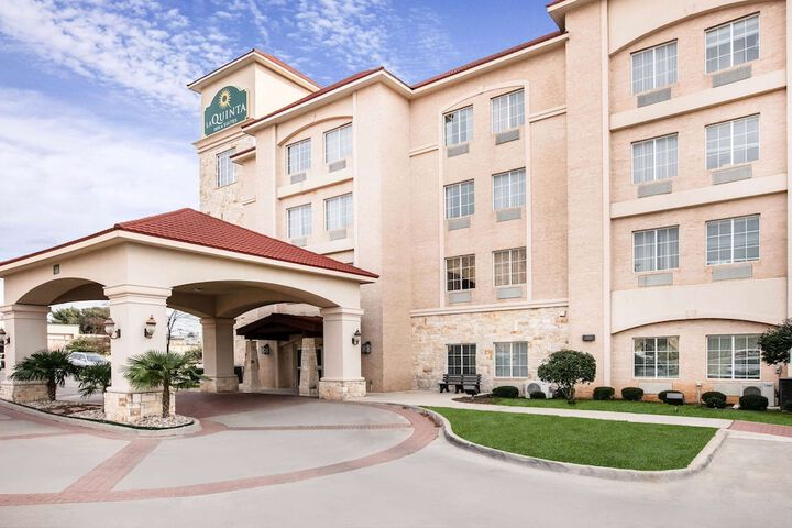 La Quinta Inn & Suites By Wyndham DFW Airport West - Euless - thumb 2