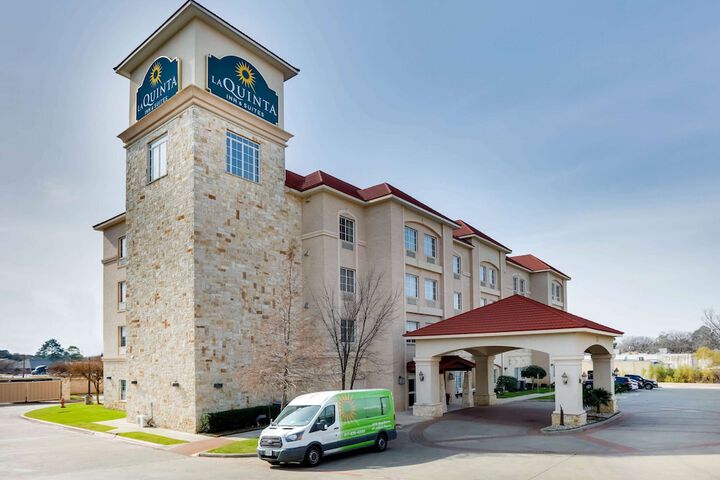 La Quinta Inn & Suites By Wyndham DFW Airport West - Euless - thumb 1