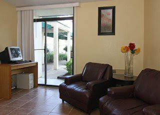 Econo Lodge Inn & Suites - thumb 0