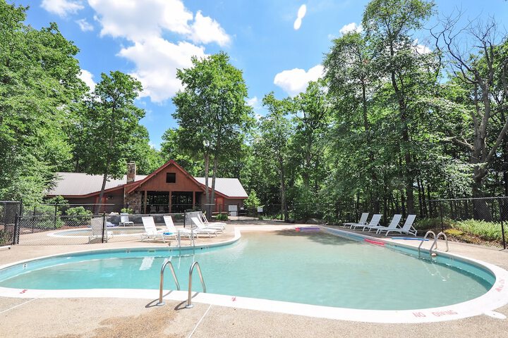 Mountain Top Lodge 4 Bedroom House - thumb 2