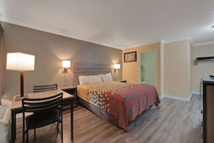 Econo Lodge Woodland Near I-5 - thumb 0