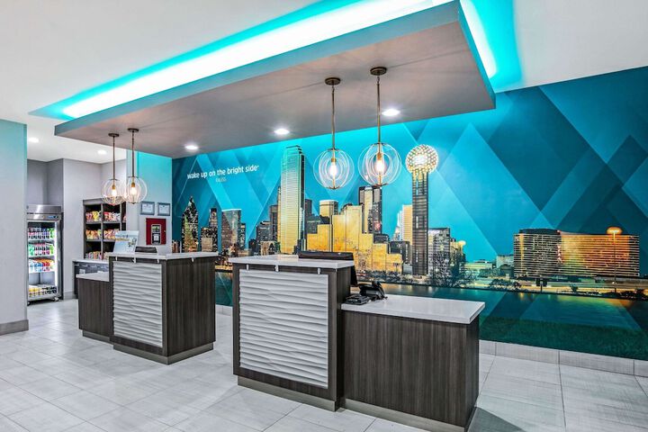La Quinta Inn & Suites By Wyndham DFW West-Glade Parks - thumb 4