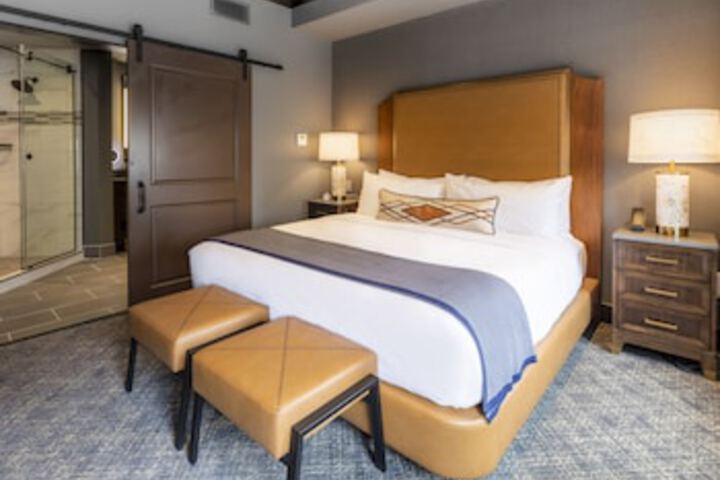 The Barfield, Autograph Collection - thumb 0