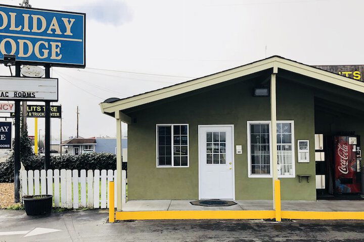 Holiday Lodge - thumb 1