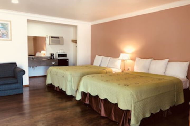 Holiday Lodge - thumb 0