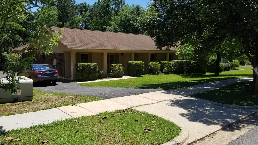 Comfortable Luxury Best Quality, Location, Value Better Choice - thumb 1