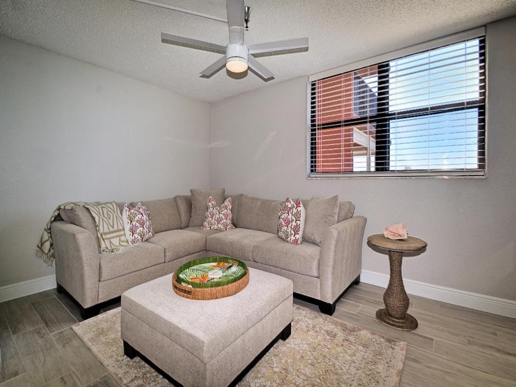 Madeira Towers 802 Renovated Madeira Towers Beachfront 2 Bedroom 2 Bathroom Condo 23143 - thumb 6