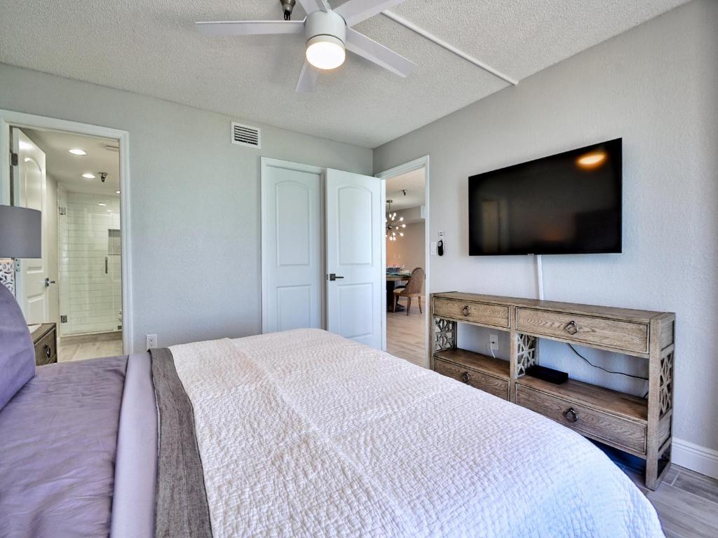 Madeira Towers 802 Renovated Madeira Towers Beachfront 2 Bedroom 2 Bathroom Condo 23143 - thumb 2