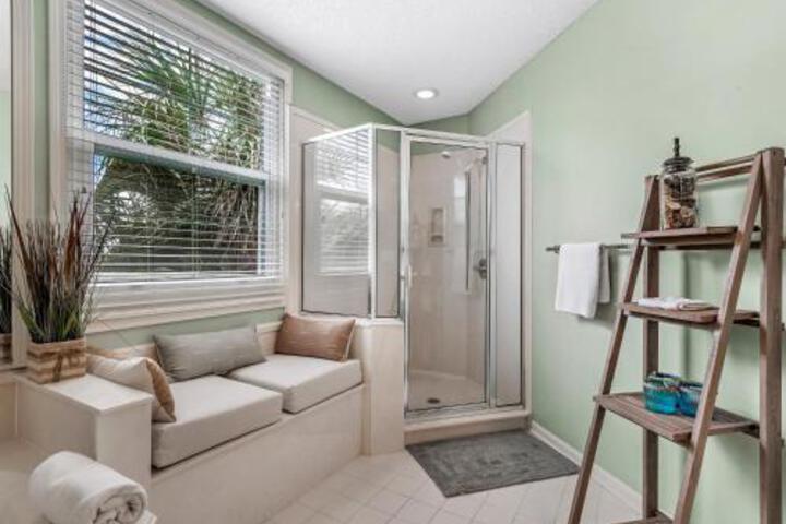 204E Spacious 3BR / 3BA Center Condo With Gulf View - thumb 3