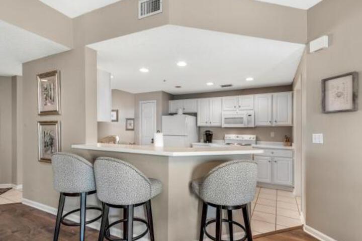 204E Spacious 3BR / 3BA Center Condo With Gulf View - thumb 2