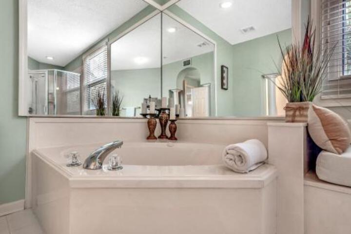 204E Spacious 3BR / 3BA Center Condo With Gulf View - thumb 5