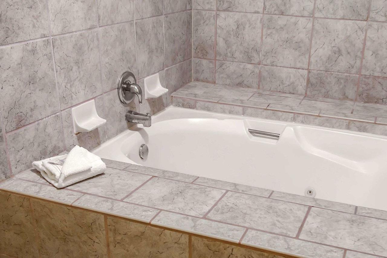 Clarion Inn & Suites Savannah Midtown - thumb 20