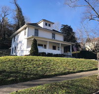 The Gambrel House - Accommodation Seattle