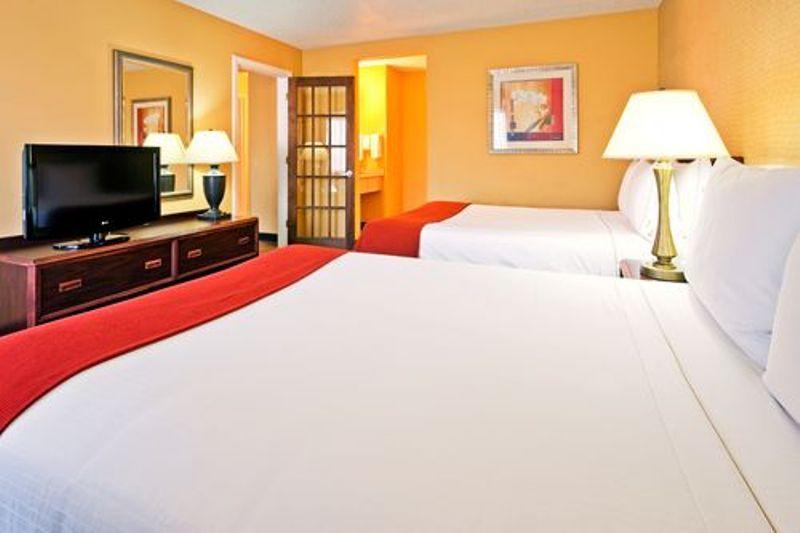 Holiday Inn Express Hotel Fort Campbell-Oak Grove - thumb 13