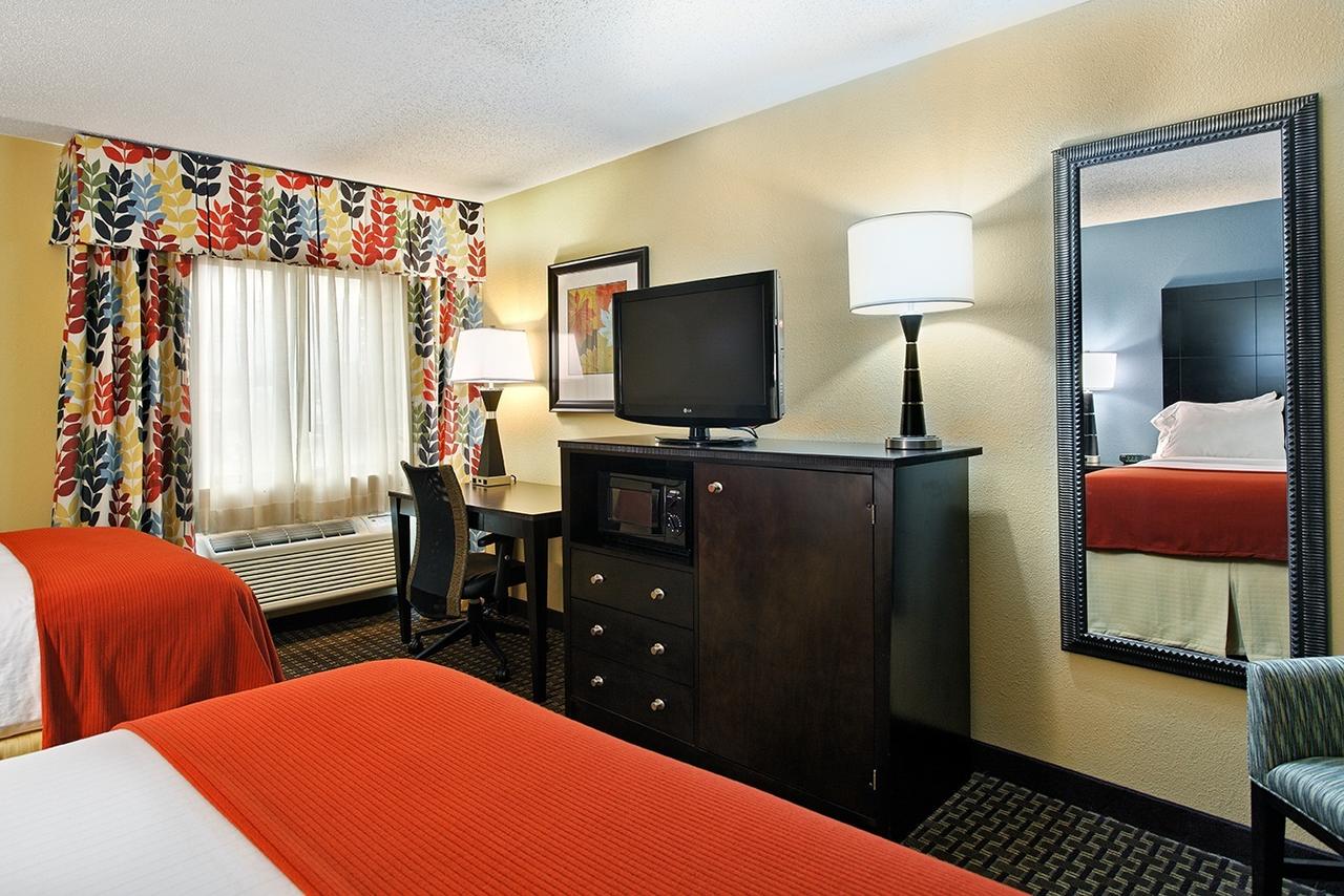 Holiday Inn Express Hotel Fort Campbell-Oak Grove - thumb 23