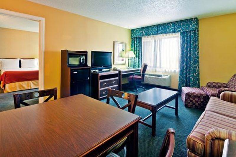 Holiday Inn Express Hotel Fort Campbell-Oak Grove - thumb 20