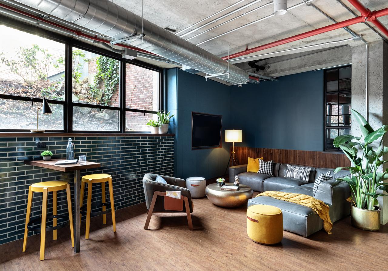 The Revolution Hotel - thumb 35