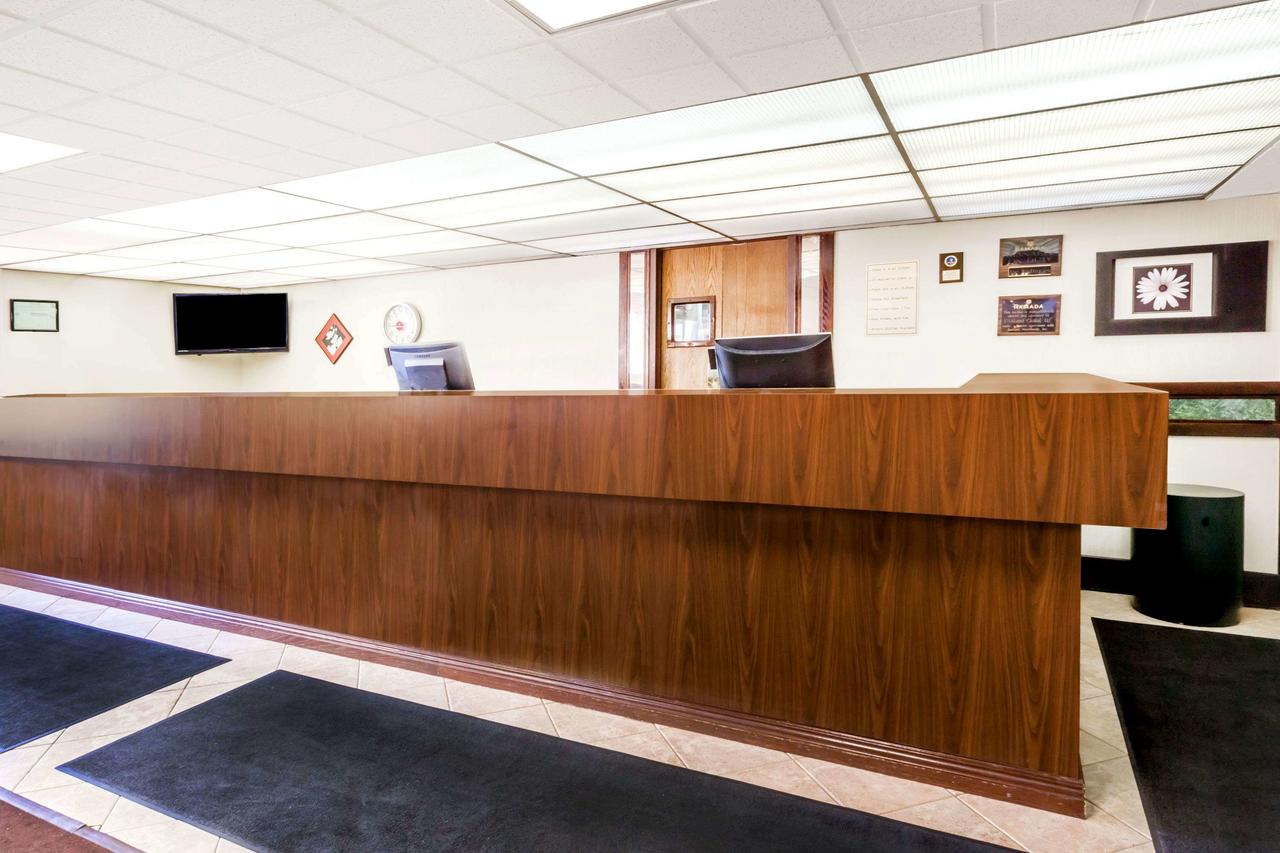 Ramada By Wyndham Lansing Hotel & Conference Center - thumb 43