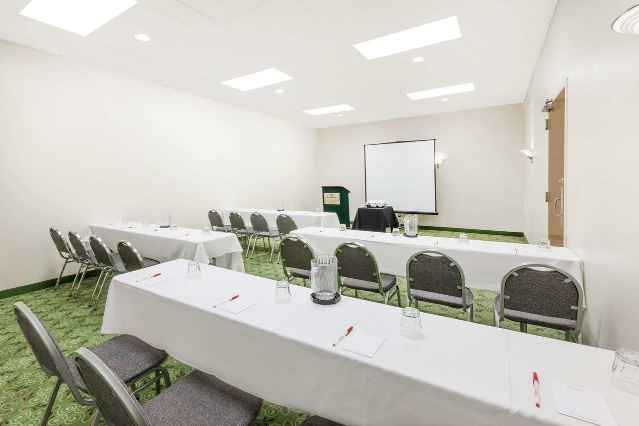 Ramada By Wyndham Lansing Hotel & Conference Center - thumb 39