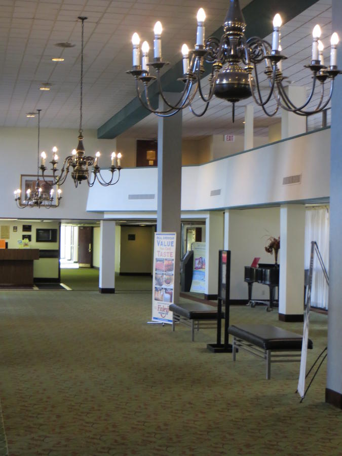 Ramada By Wyndham Lansing Hotel & Conference Center - thumb 23