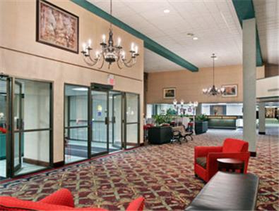 Ramada By Wyndham Lansing Hotel & Conference Center - thumb 22