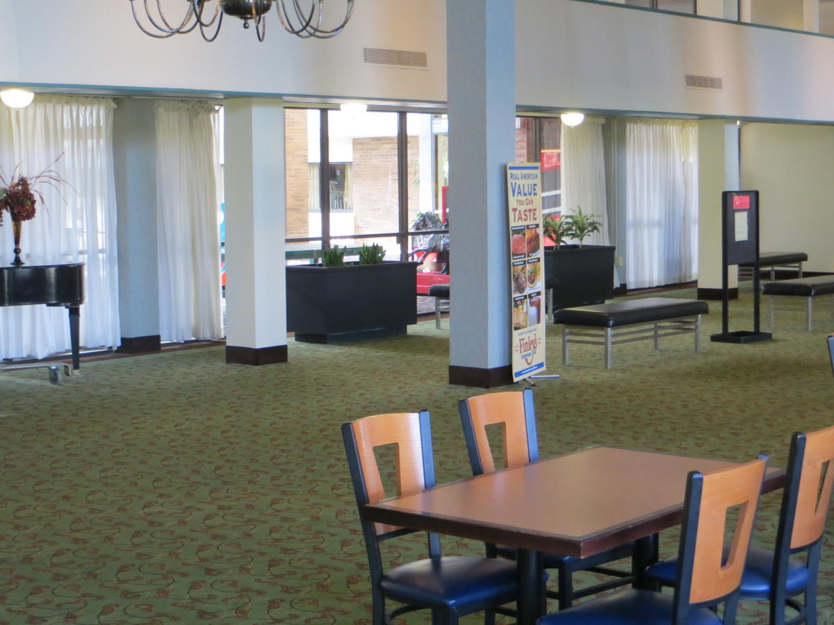 Ramada By Wyndham Lansing Hotel & Conference Center - thumb 30