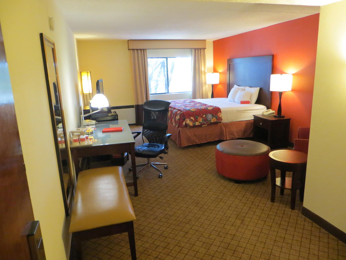 Ramada By Wyndham Lansing Hotel & Conference Center - thumb 11