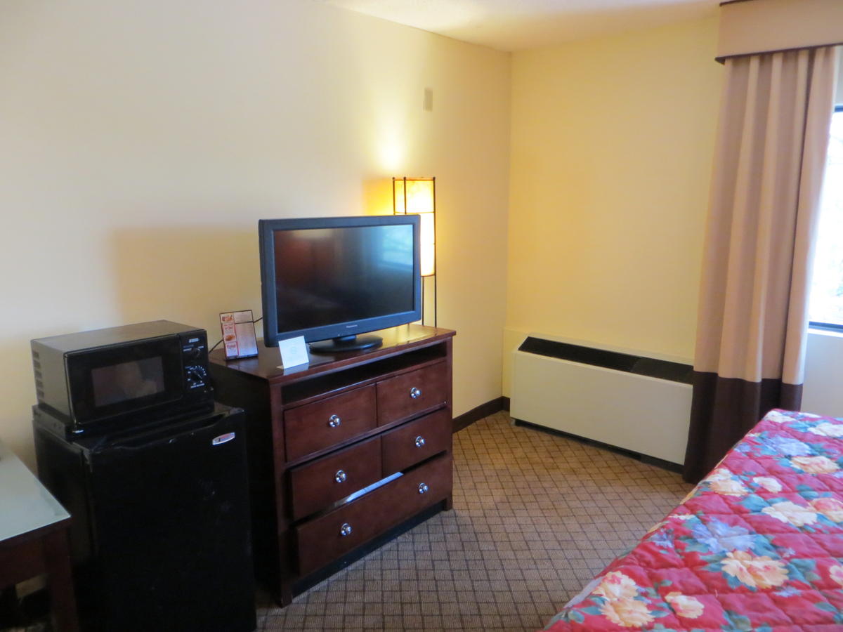 Ramada By Wyndham Lansing Hotel & Conference Center - thumb 5