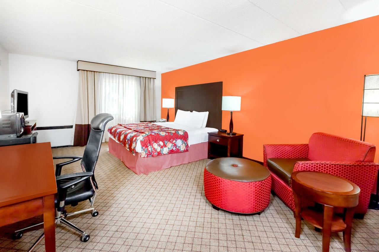 Ramada By Wyndham Lansing Hotel & Conference Center - thumb 44