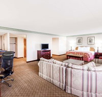 Ramada by Wyndham Lansing Hotel & Conference Center - Accommodation Seattle