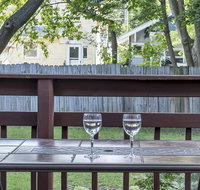 2 Decks & Grill Near MSU - Accommodation Seattle