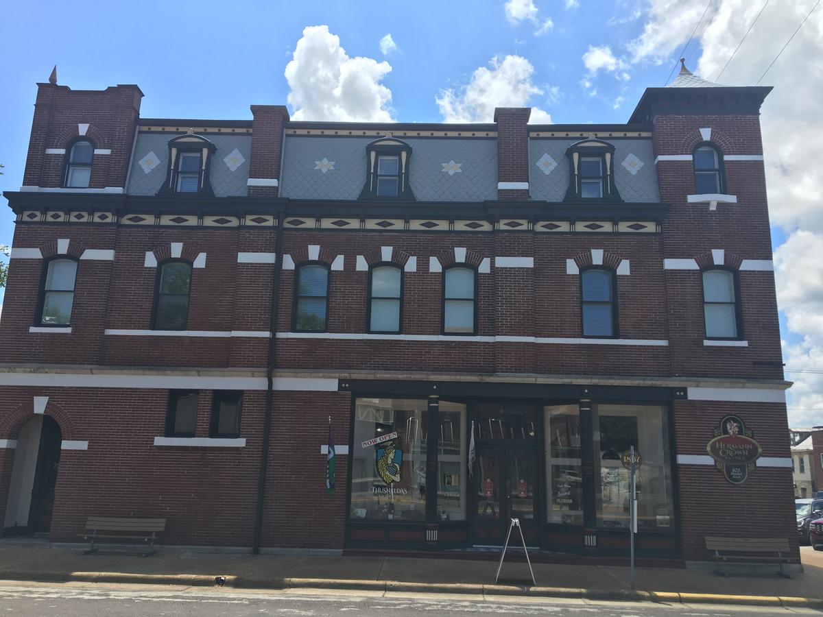 Hermann Crown Suites - thumb 2