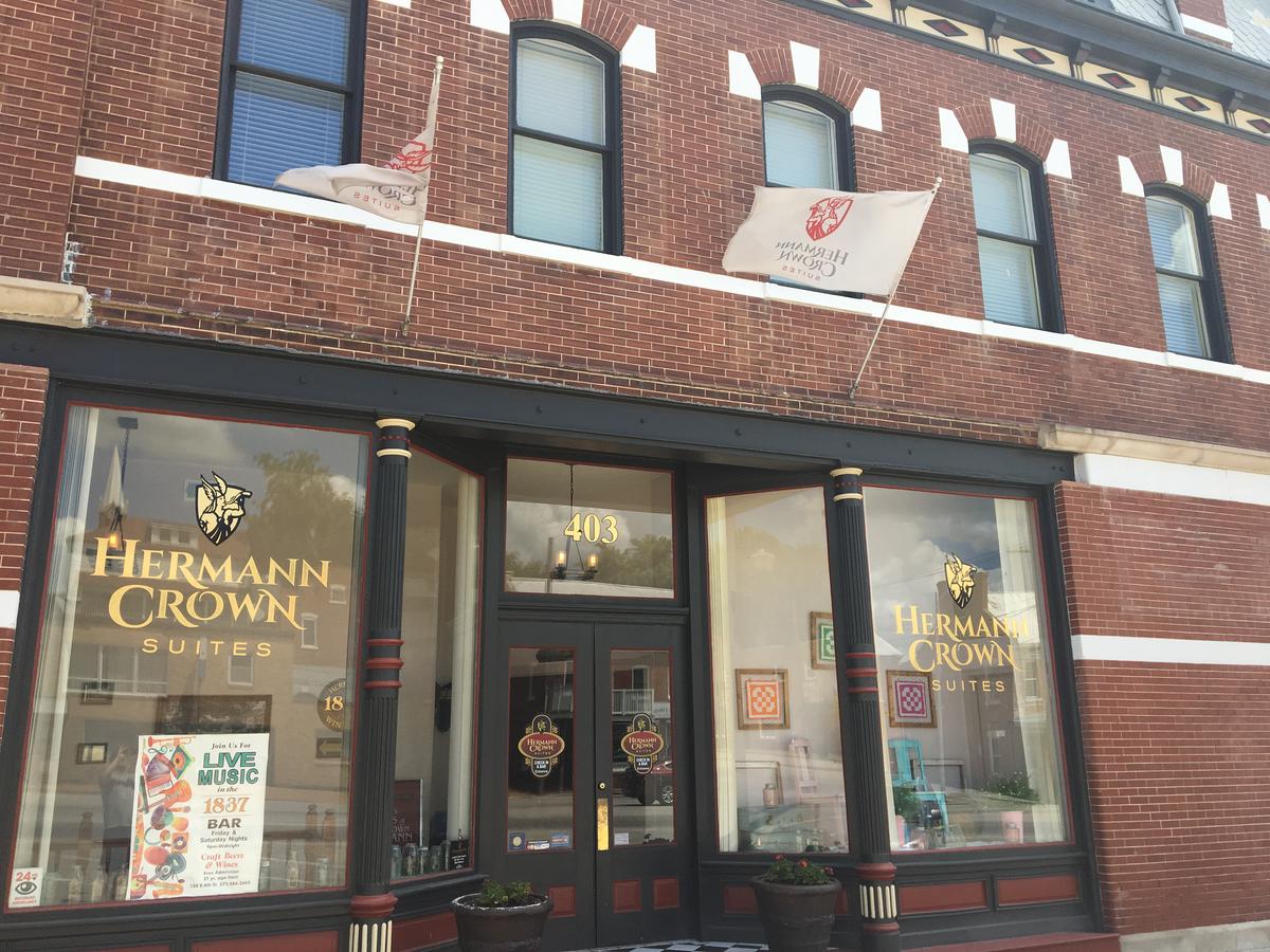 Hermann Crown Suites - thumb 3