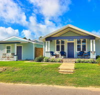 Walk to Beach From Outstanding Classic Residence - Accommodation Seattle