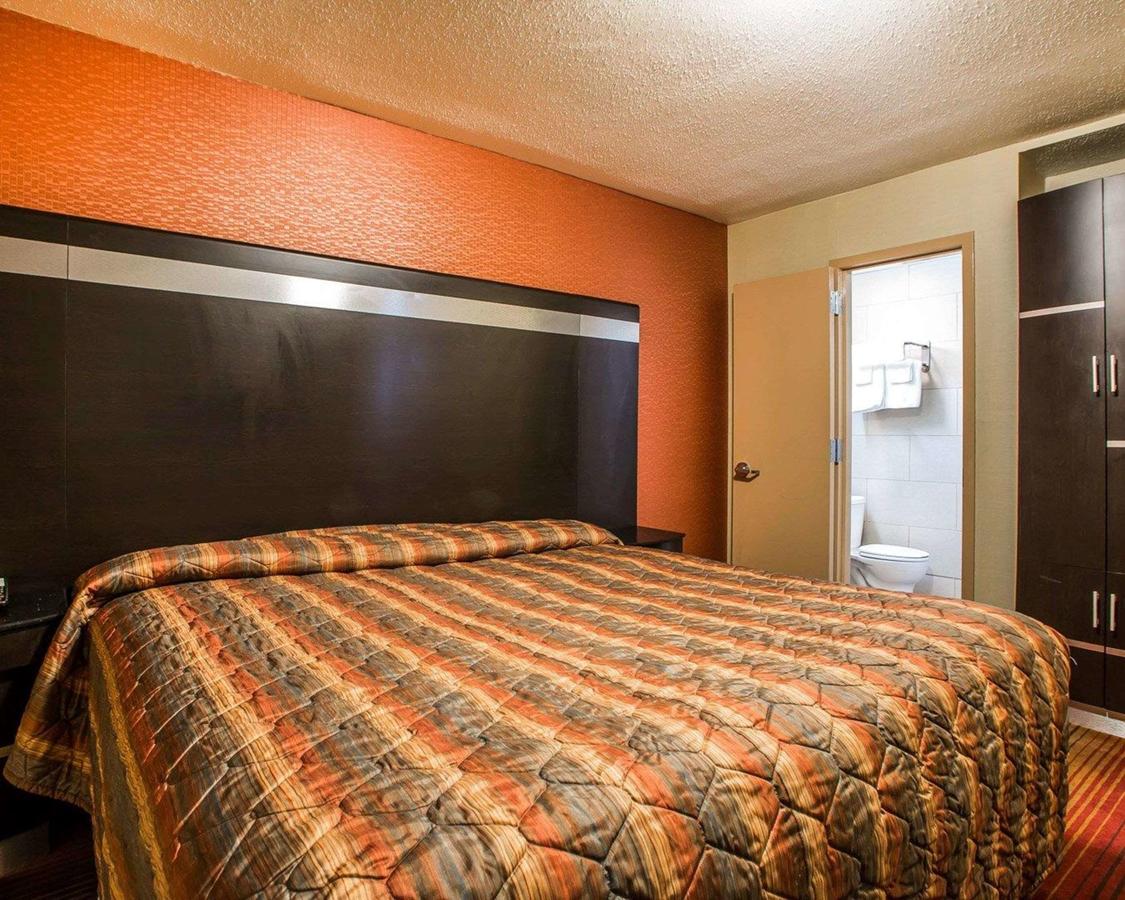 Rodeway Inn Belleville - thumb 23