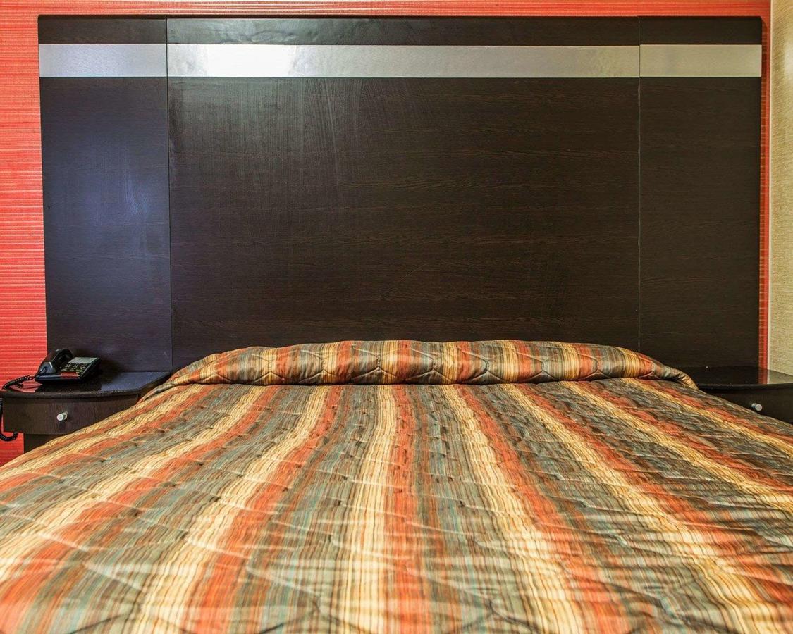 Rodeway Inn Belleville - thumb 21