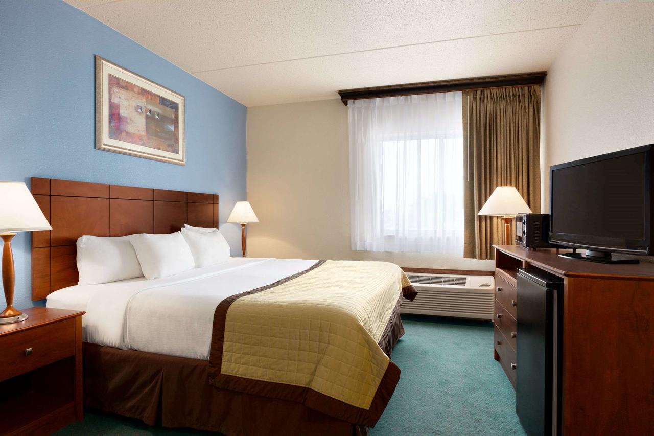 Ramada By Wyndham Fargo - thumb 25