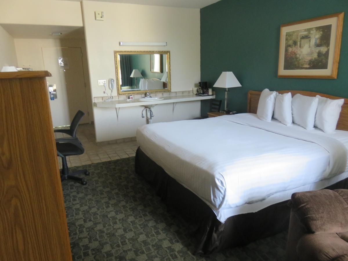 Baymont By Wyndham Fargo - thumb 2