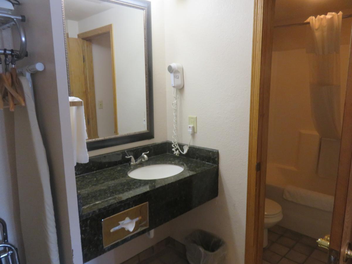 Baymont By Wyndham Fargo - thumb 19