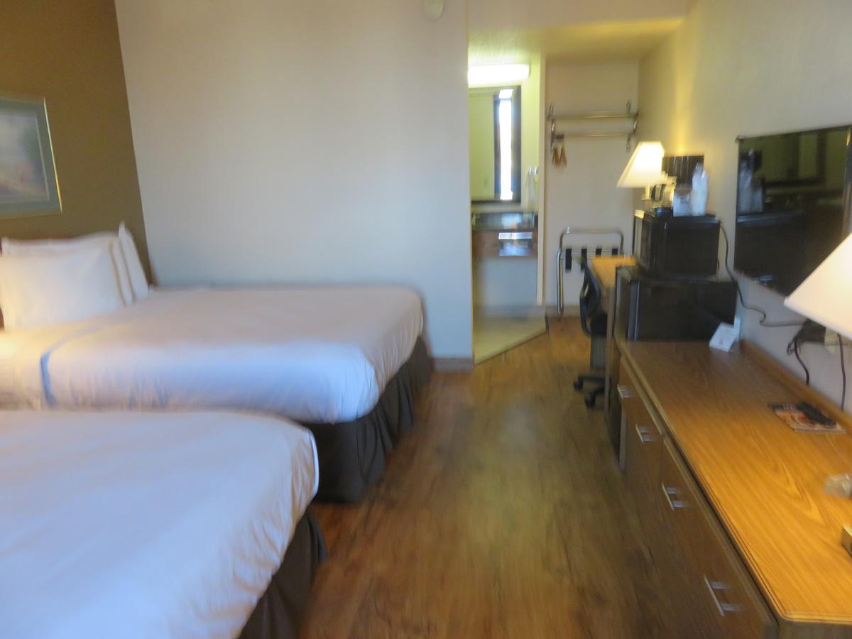 Baymont By Wyndham Fargo - thumb 7