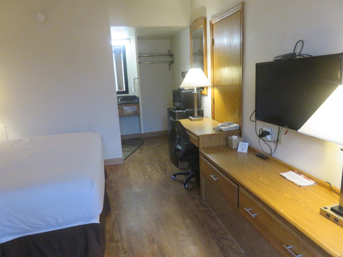 Baymont By Wyndham Fargo - thumb 12