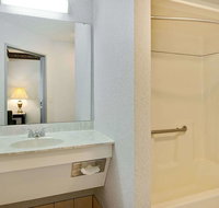 Days Inn by Wyndham Lisbon - Accommodation Seattle