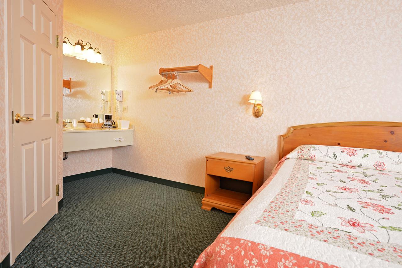 OurGuest Inn & Suites Downtown Port Clinton - thumb 21