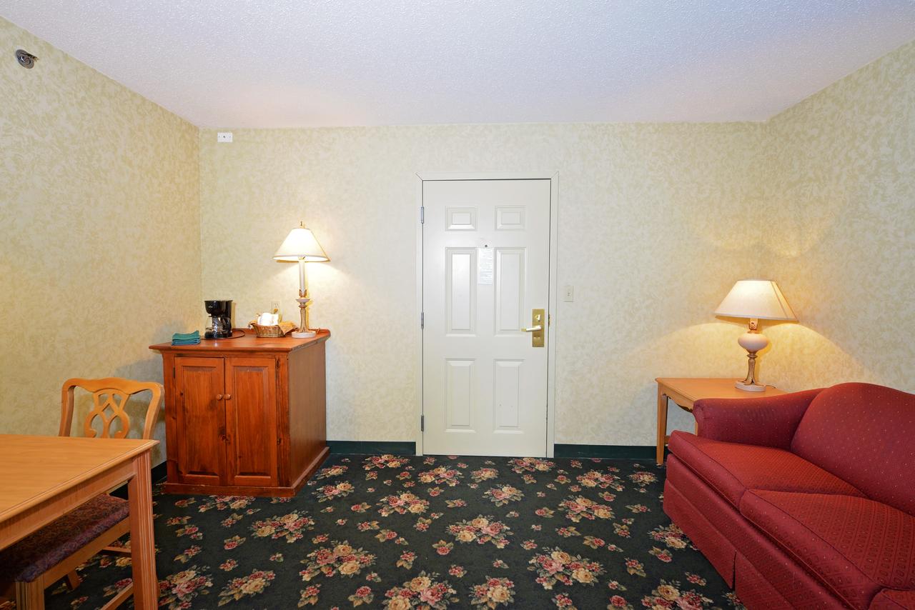 OurGuest Inn & Suites Downtown Port Clinton - thumb 17