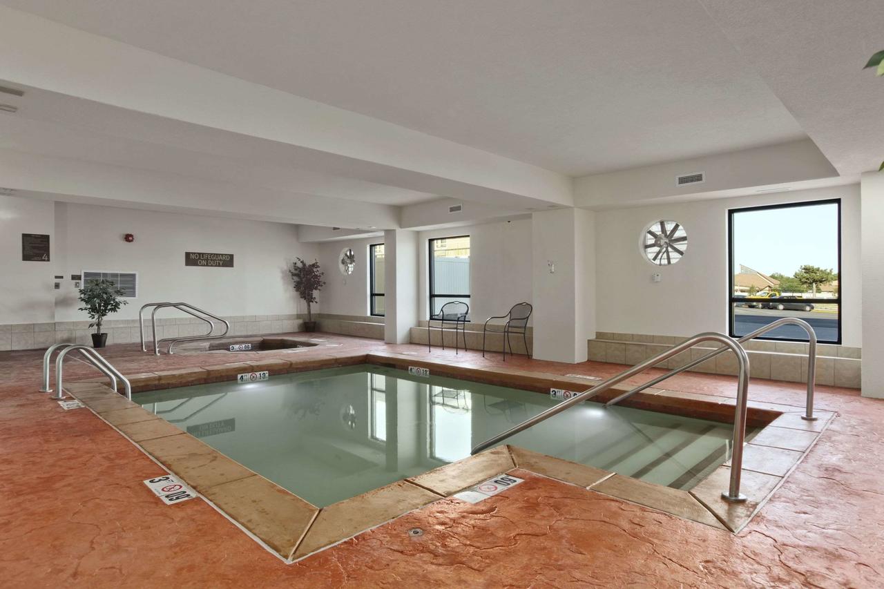 Ramada By Wyndham Tulsa - thumb 23