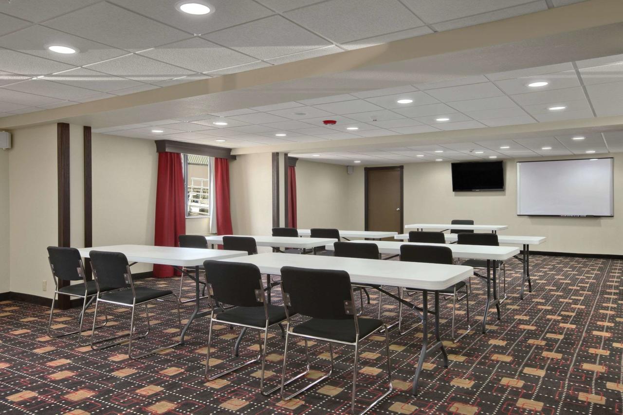 Ramada By Wyndham Tulsa - thumb 34