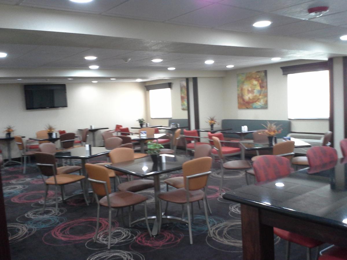 Ramada By Wyndham Tulsa - thumb 32