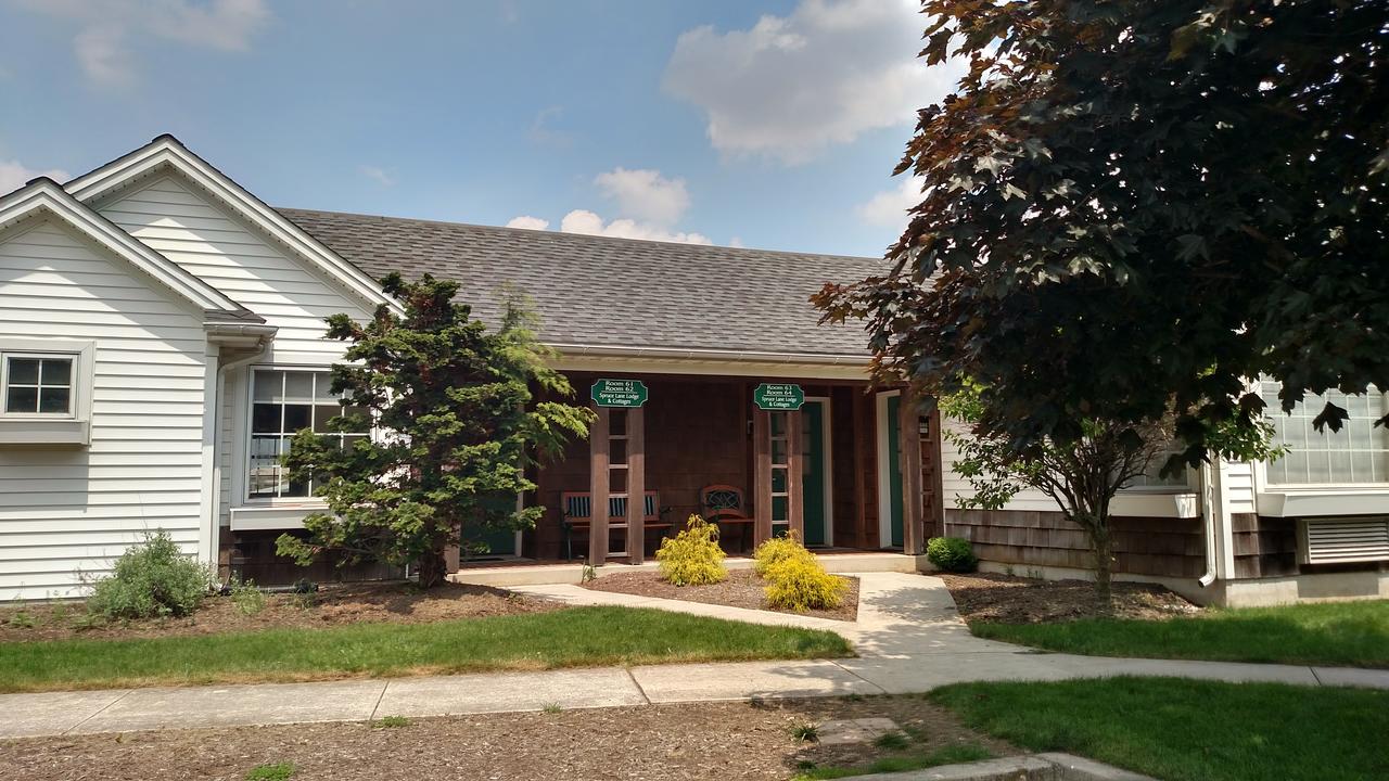 Spruce Lane Lodge And Cottages - thumb 23