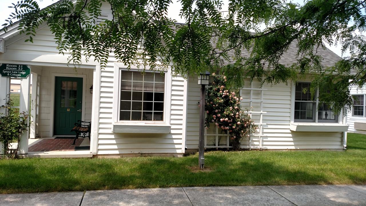 Spruce Lane Lodge And Cottages - thumb 0